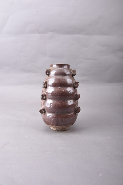 宋多角褐釉陶罐