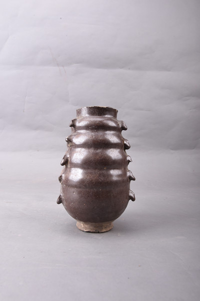 宋多角褐釉陶罐